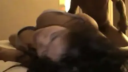 Negro fucks a dark -haired lover at the hotel